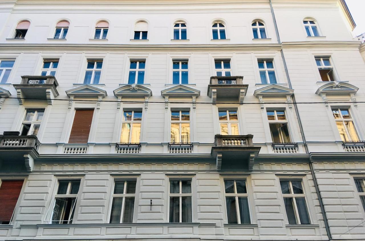 Eclectic Luxury & Spacious 2br Ac In Center Будапешт